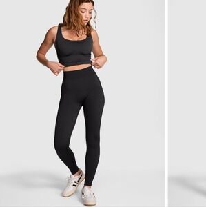 PINK VICTORIAS SECRET SEEMLESS LEGGINGS